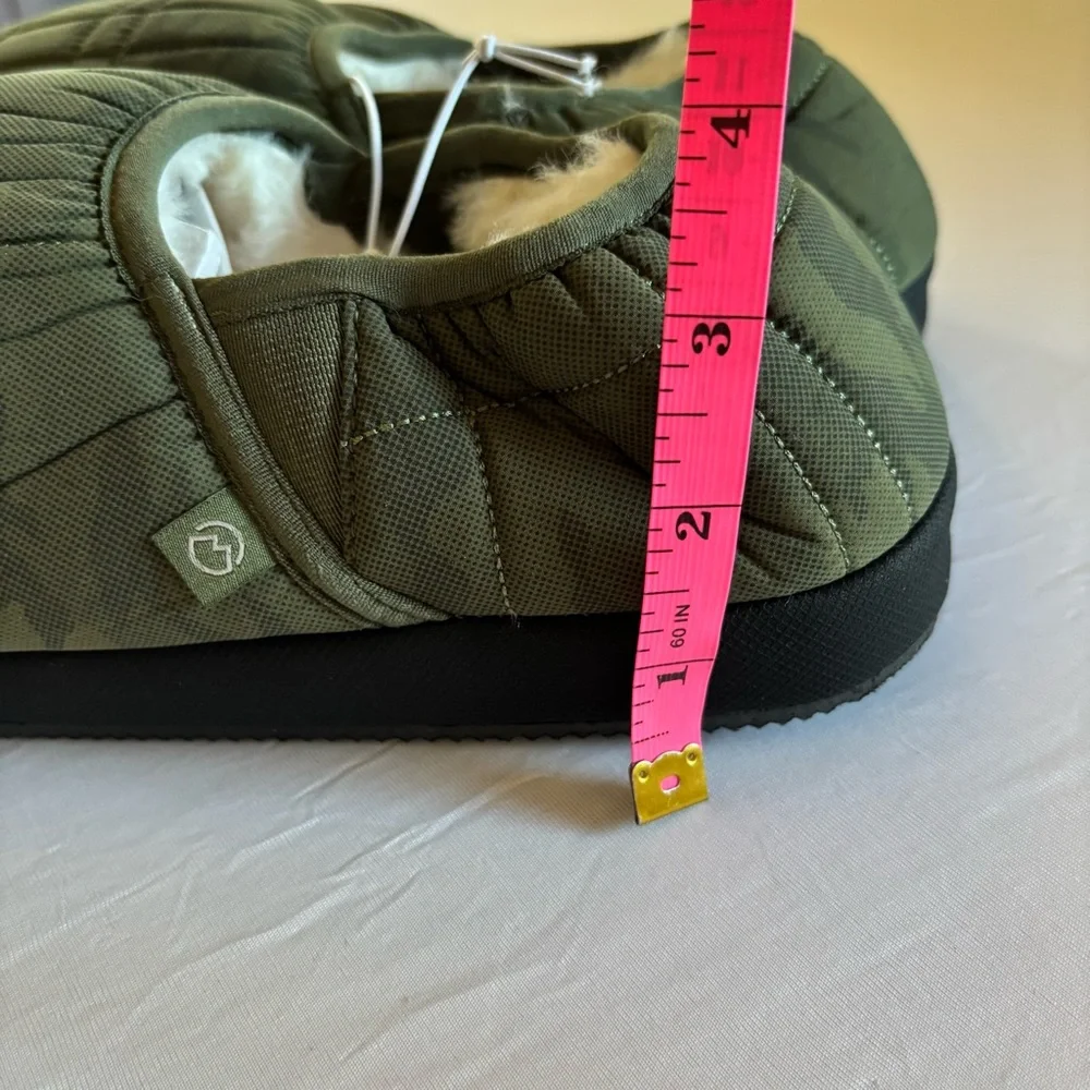 Magellan Outdoors Mens Puffer Slippers Green Camo Indoor Outdoor Size 11 D